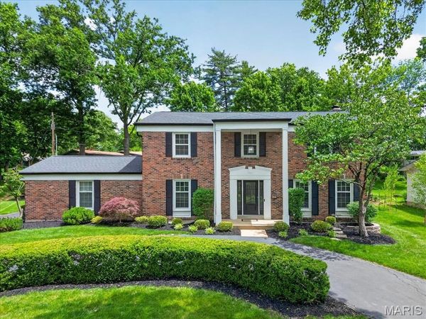 432 Magna Carta Drive , Creve Coeur, MO 63141