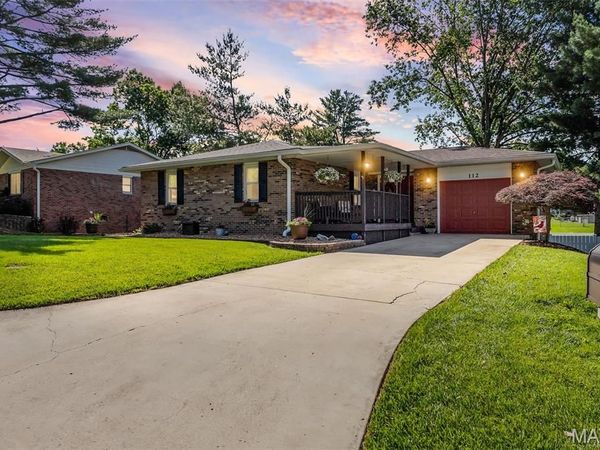 112 Lakeside Drive, Bethalto, IL 62010