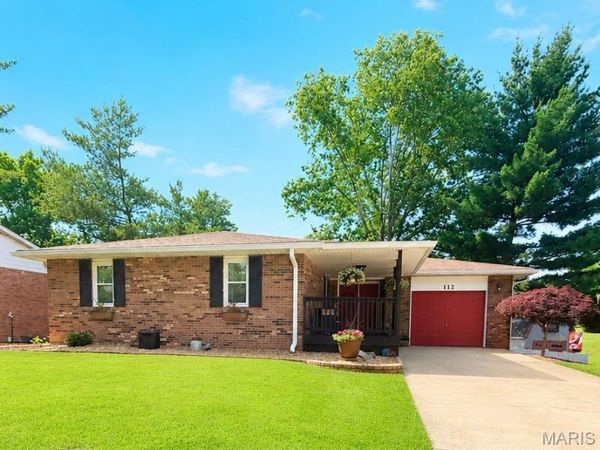 112 Lakeside Drive, Bethalto, IL 62010