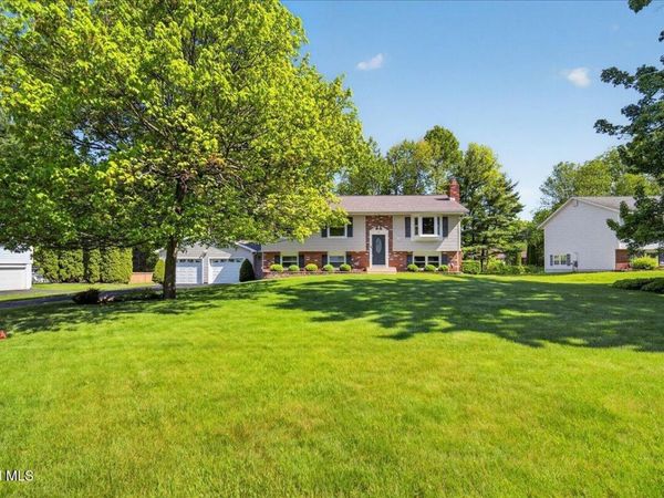 12 Cherry Lane, Clifton Park, NY 12065