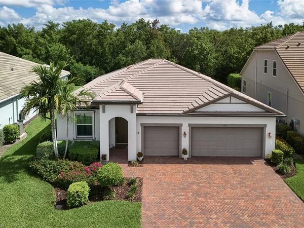 3865 Helmsman DR, NAPLES, FL 34120