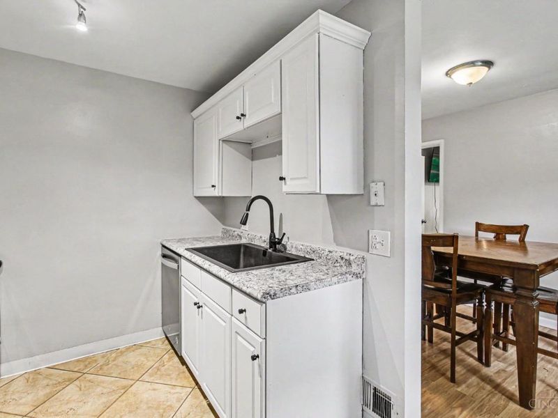 9656 Woodmill Lane, Cincinnati, OH 45231 Photo 6