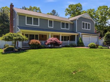 6 Sussex Lane, Stony Brook, NY 11790