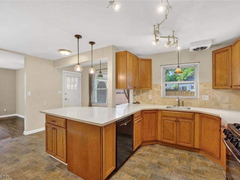 674 Upper Merriman Drive, Akron, OH 44303 Photo 9