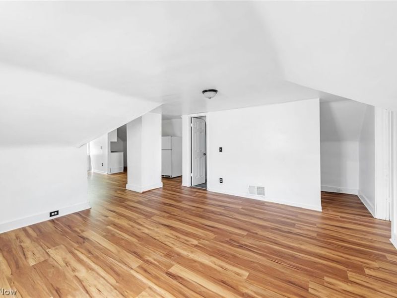 10711 Joan Avenue, Cleveland, OH 44111 Photo 32