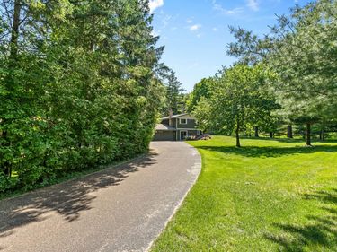 100 Puma Lane, Mahtomedi, MN 55115
