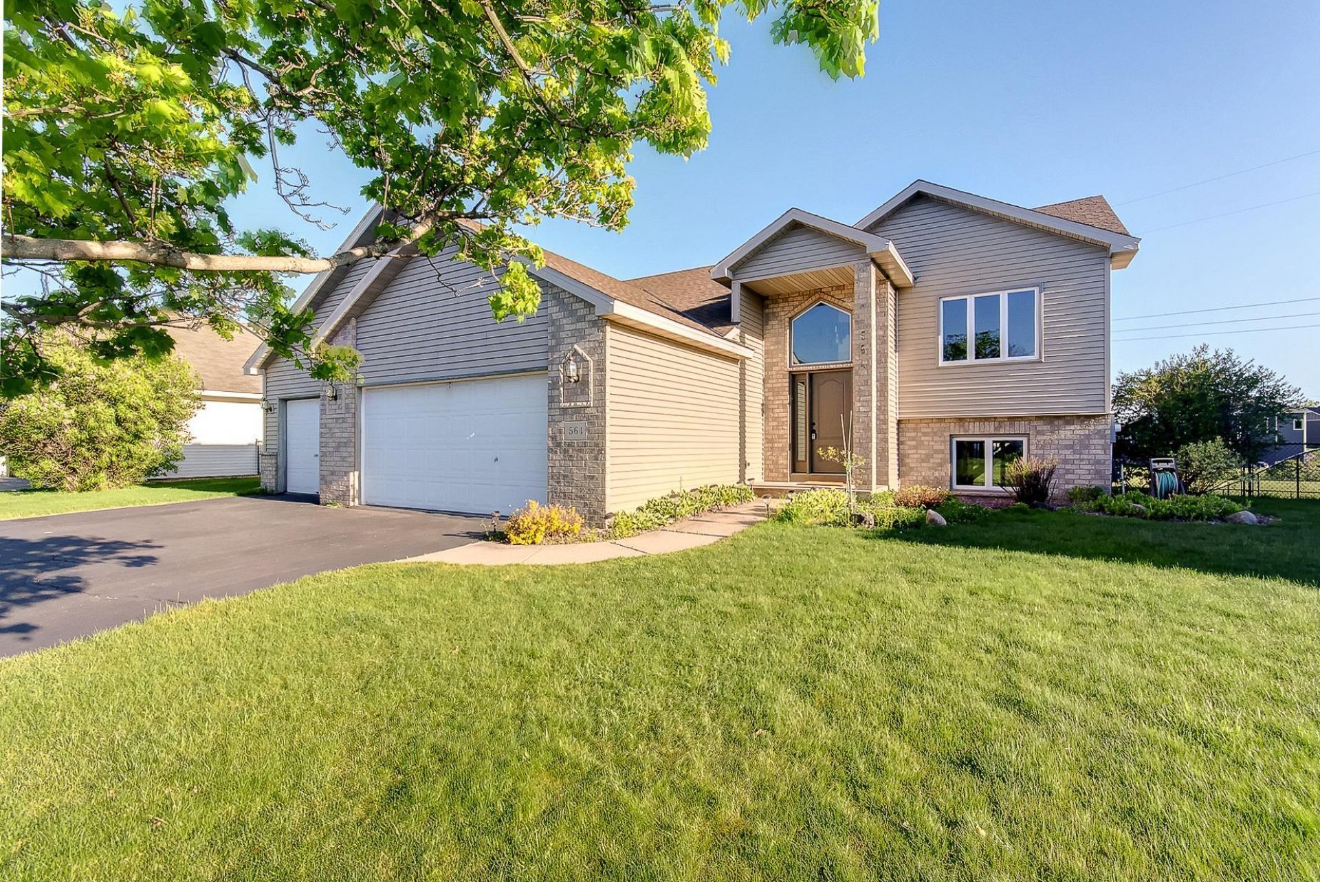 564 Monnens Avenue , Shakopee, MN 55379 Main Photo