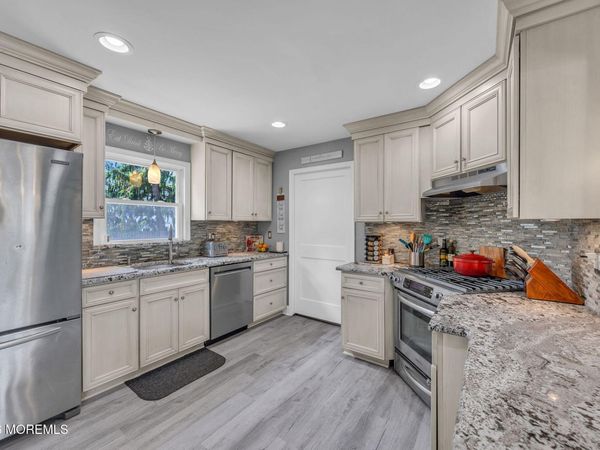 37 Sunset Place, North Middletown, NJ 07748