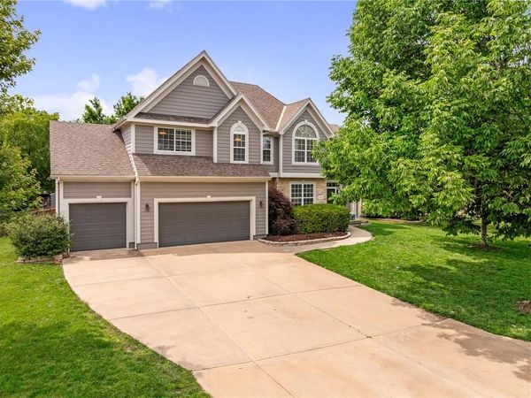 10122 Theden Circle, Lenexa, KS 66220
