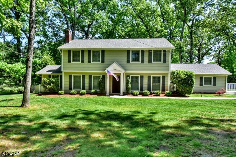523 Ewing Ave, Franklin Lakes, NJ 07417 Main Photo