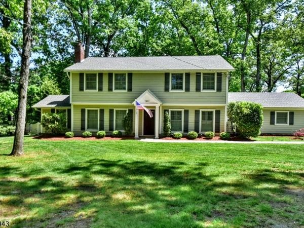 523 Ewing Ave, Franklin Lakes, NJ 07417