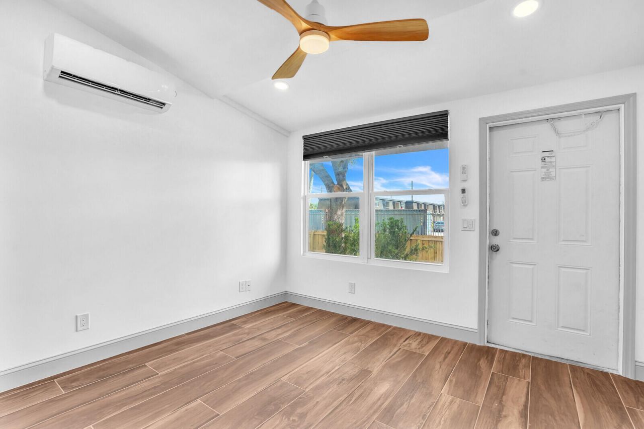 4011 36th Court, West Palm Beach, FL 33407 Photo