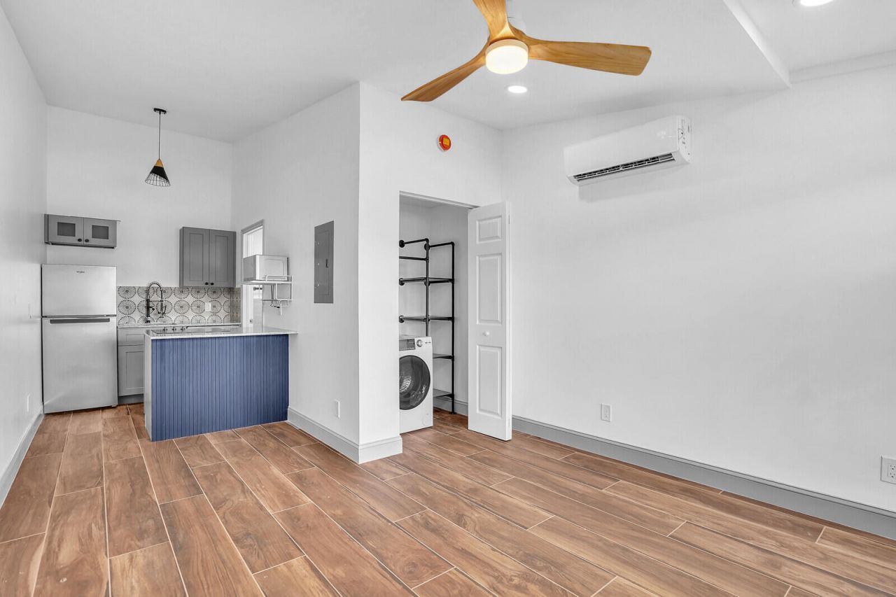 4011 36th Court, West Palm Beach, FL 33407 Photo