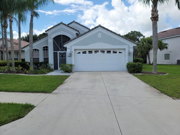 562 SW Saint Martins Cove, Port St. Lucie, FL 34986