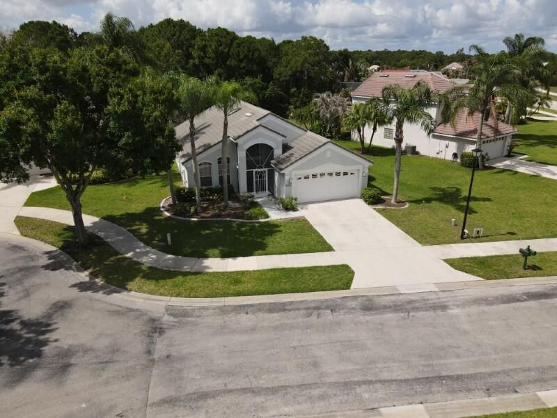 562 SW Saint Martins Cove, Port Saint Lucie, FL 34986 Photo