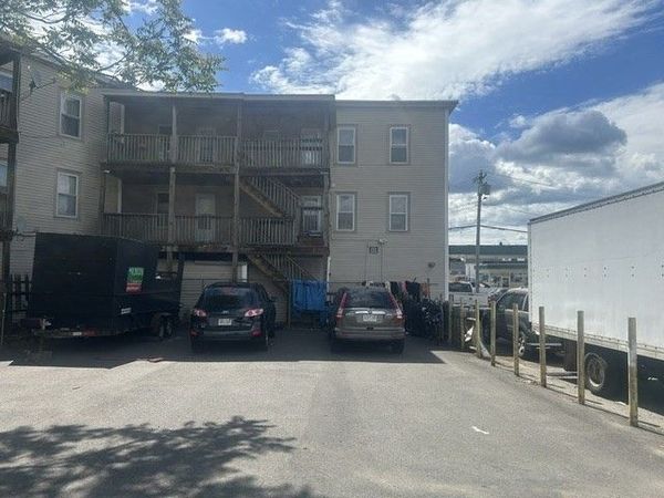 754 Aiken Avenue, Unit 11 (2R), Lowell, MA 01850