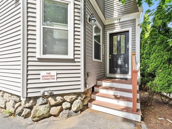 17 Robbins St, Unit 3-1, Waltham, MA 02453