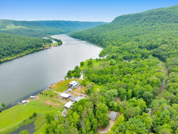 13442 Mullins Cove Road, Whitwell, TN 37397