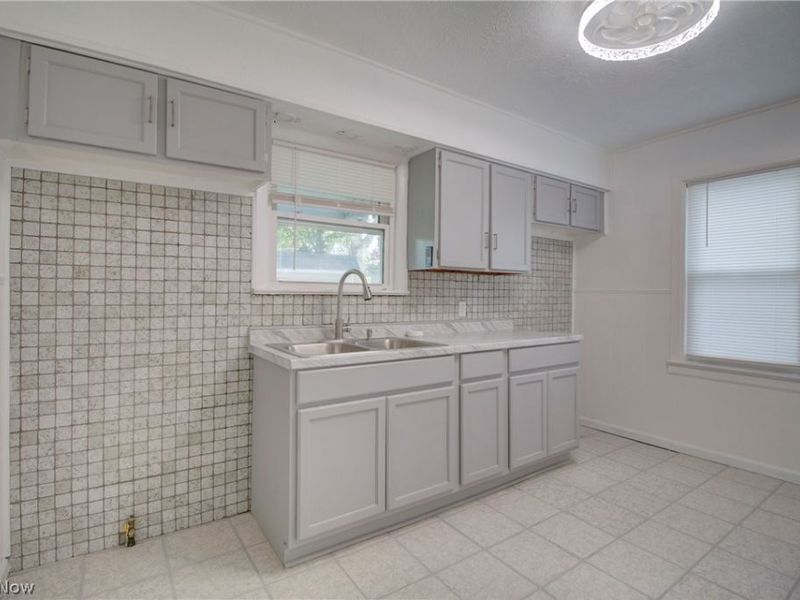 4387 W 56th Street, Cleveland, OH 44144 Photo 4