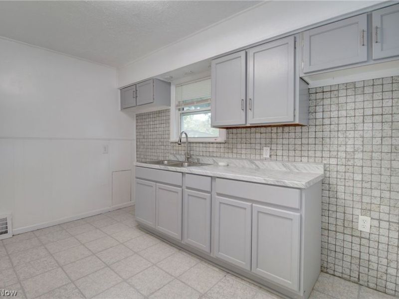 4387 W 56th Street, Cleveland, OH 44144 Photo 5