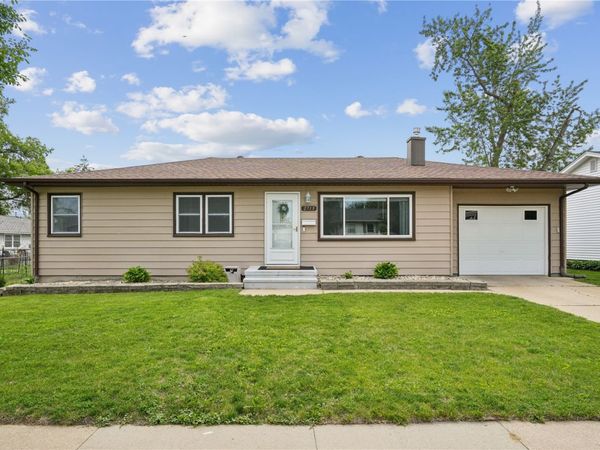 2713 Evelyn Drive SW, Cedar Rapids, IA 52404