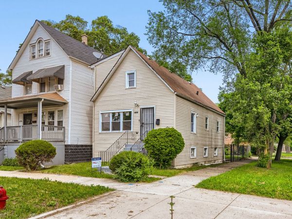 12025 S Prairie Avenue, Chicago, IL 60628