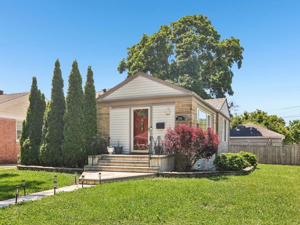 2104 Portsmouth Avenue , Westchester, IL 60154