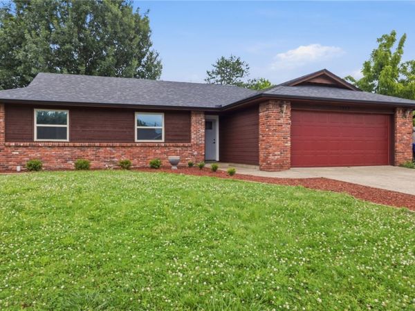 1815 K Street , Rogers, AR 72756
