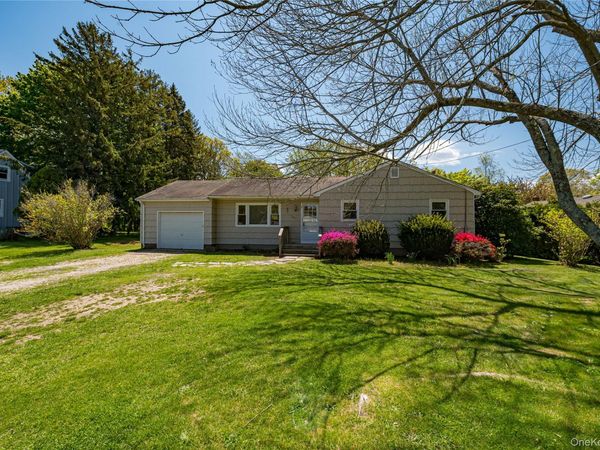 6200 New Suffolk Avenue , Mattituck, NY 11952