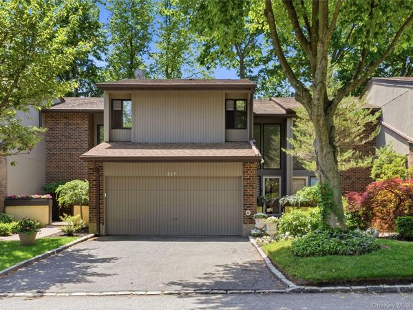 227 Hamlet Drive , Jericho, NY 11753