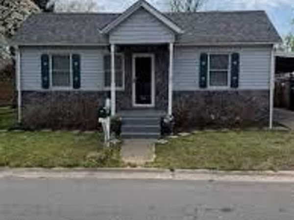 305 E Ironbanks, Charleston, MO 63834