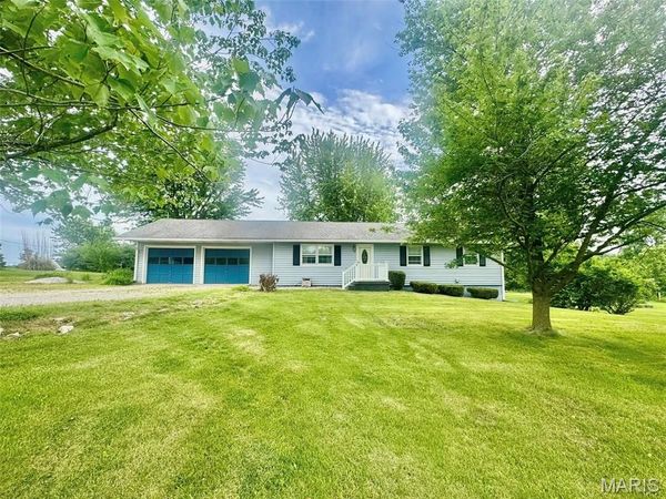 7631 Cedar Hill Lane , Palmyra, MO 63461