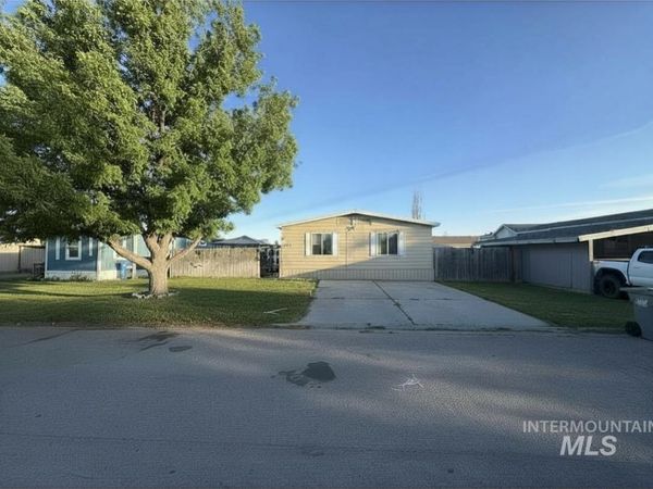 1715 Windmere Dr, Mountain Home, ID 83647