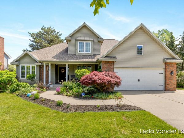 7250 Loma Linda Drive NE, Rockford, MI 49341