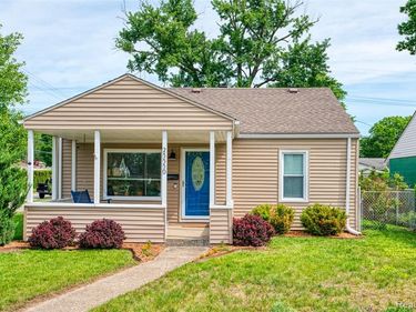 25550 Pennie Street , Dearborn Heights, MI 48125