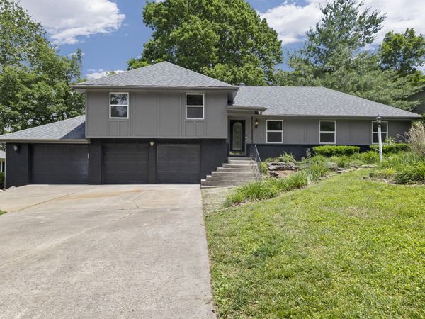 1520 S Devon Road , Springfield, MO 65809
