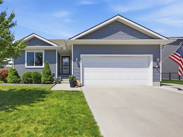 800 37th Street SW, Bondurant, IA 50035