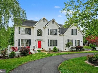 37 SADDLEVIEW DRIVE, ROYERSFORD, PA 19468