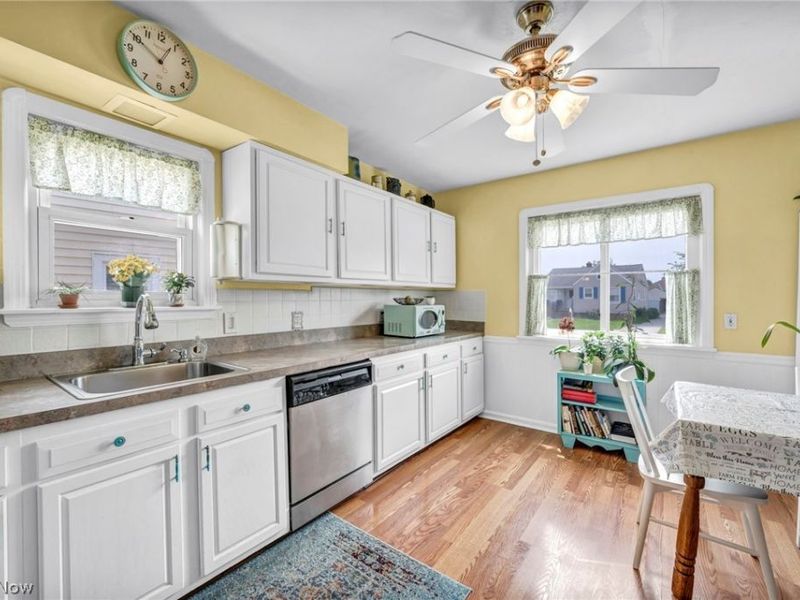 8006 Pinegrove Avenue, Parma, OH 44129 Photo 12