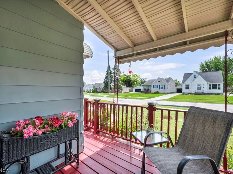 8006 Pinegrove Avenue, Parma, OH 44129 Photo 3