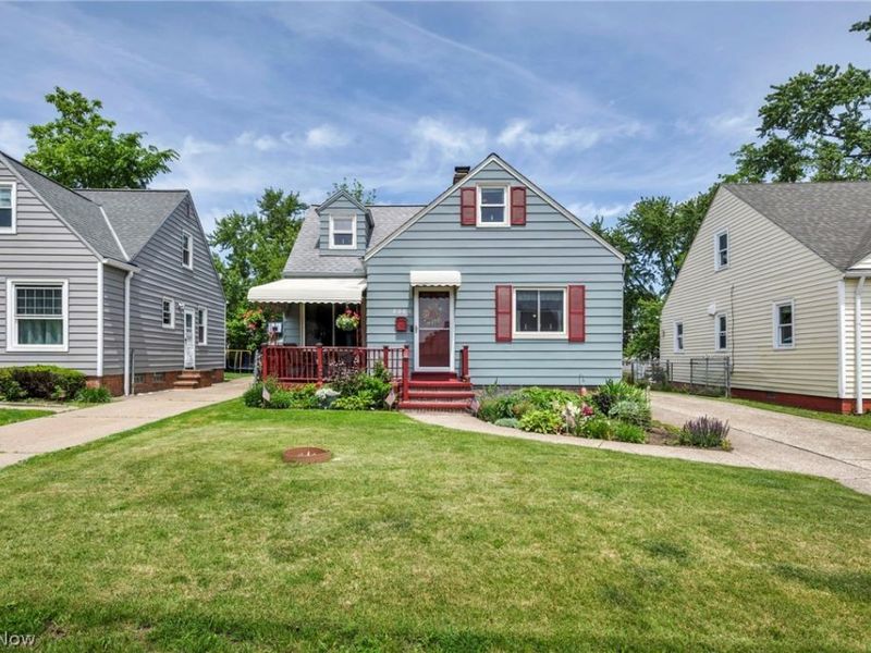 8006 Pinegrove Avenue, Parma, OH 44129 Photo 4