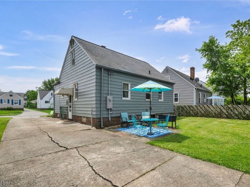 8006 Pinegrove Avenue, Parma, OH 44129 Photo 8