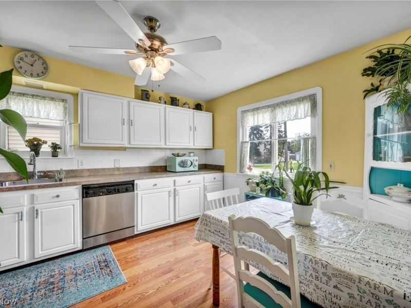 8006 Pinegrove Avenue, Parma, OH 44129 Photo 9