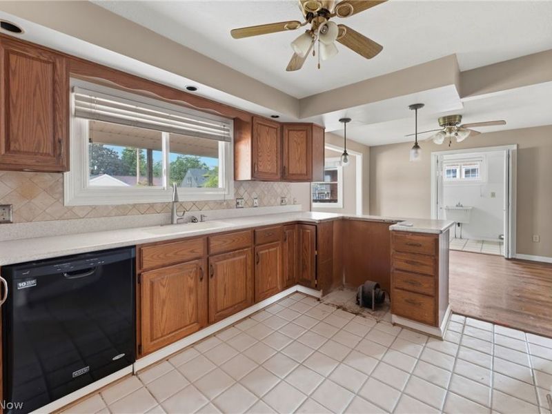 215 Harter Avenue NW, Canton, OH 44708 Photo 10