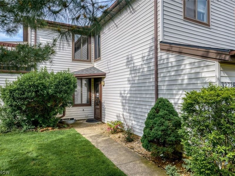 32726 Washington Court, Solon, OH 44139 Photo 2