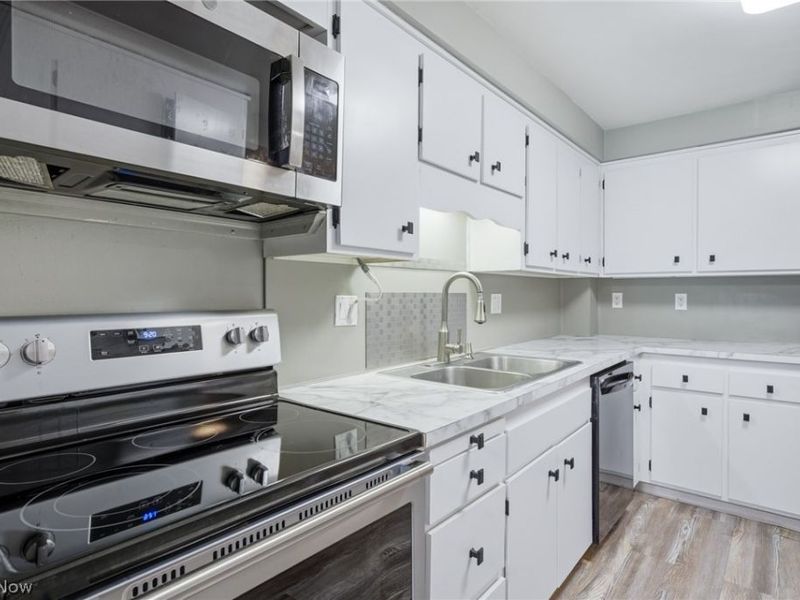32726 Washington Court, Solon, OH 44139 Photo 9