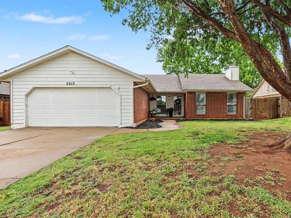 2213 Tracys Terrace, Edmond, OK 73013