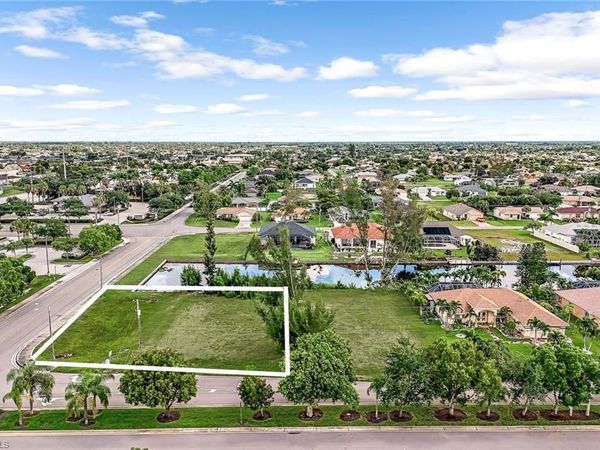 119 Aviation PKWY , CAPE CORAL, FL 33904