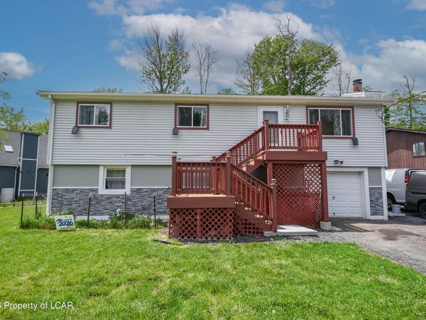 1647 Sunnyside Drive, Tobyhanna, PA 18466