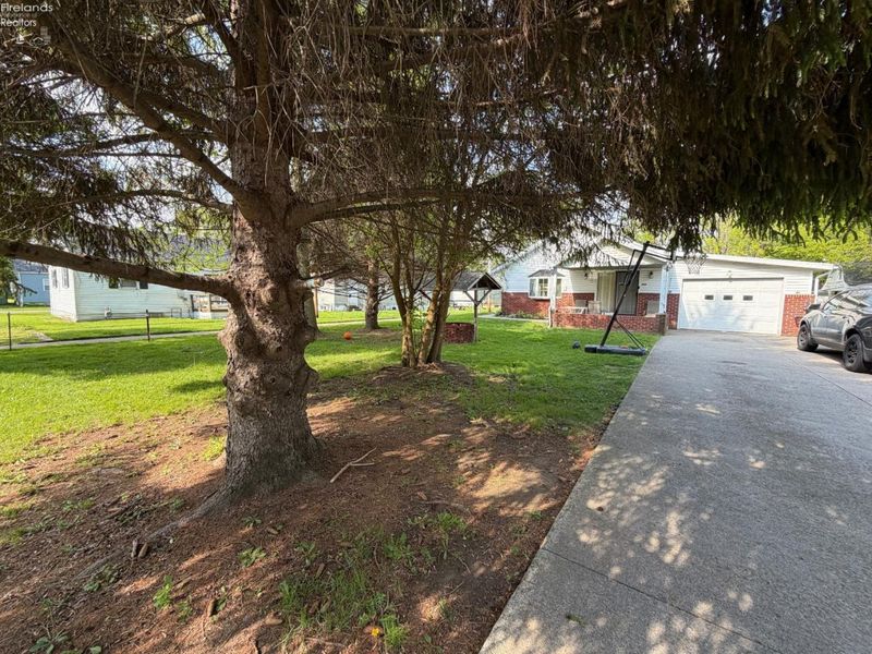 808 Bataan Lane, Port Clinton, OH 43452 Photo 1